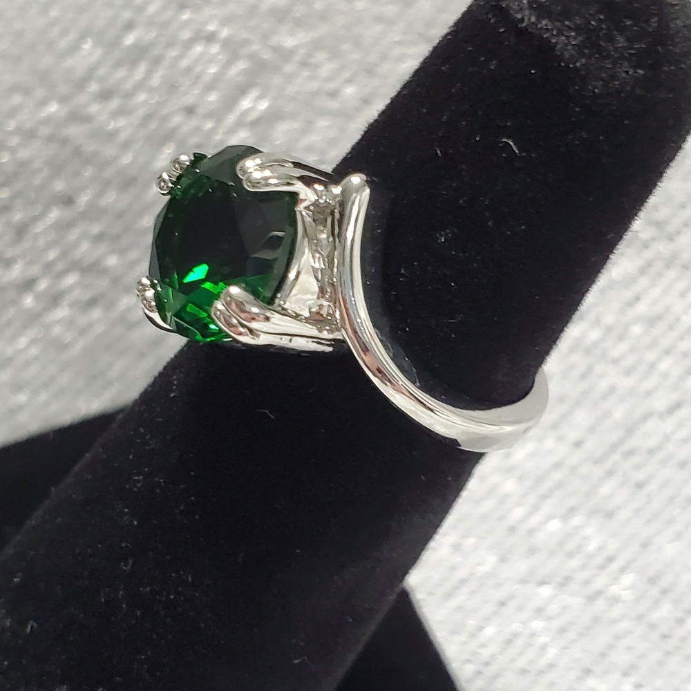 Ring - Picture 3 of 3